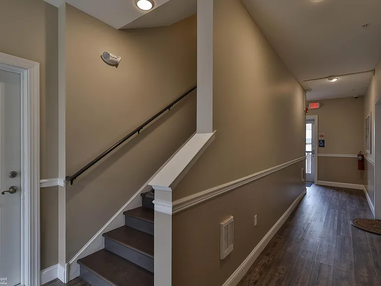 1503 Main St #J — Photo 15