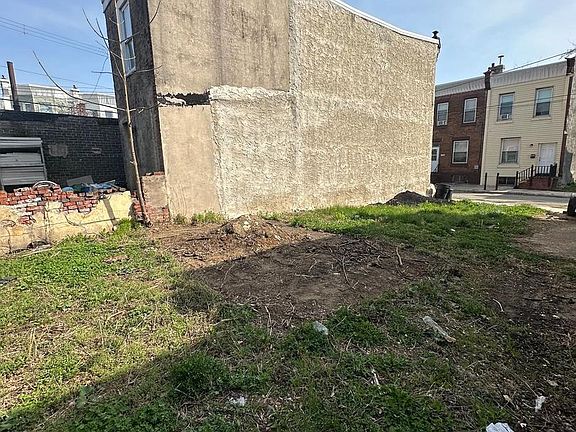 5th image of 2305 W Sergeant St