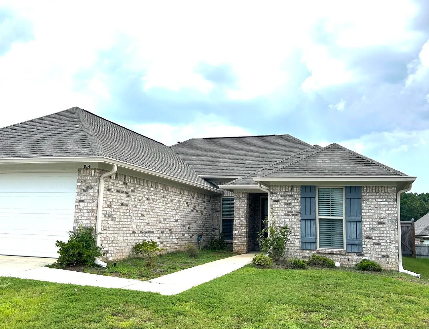 3 bed, 2.0 bath, 1550 sqft, $2,100 — Photo 1