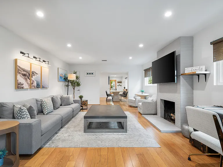 12337 Gorham Ave — Photo 4