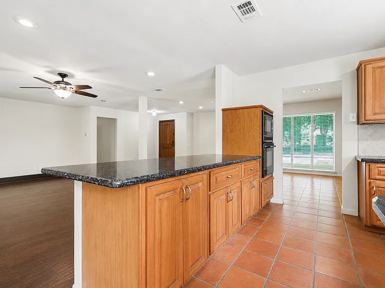8615 Skyline Dr — Photo 6
