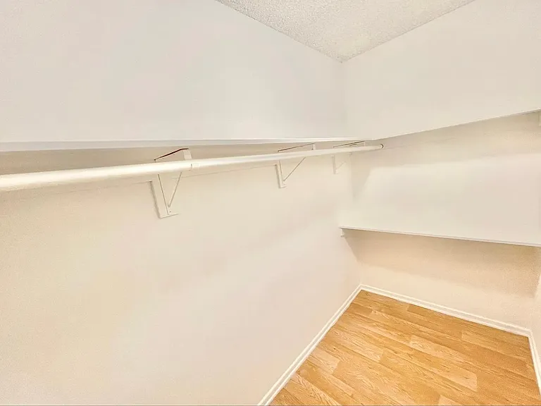 450 S Venice Blvd #6 — Photo 8