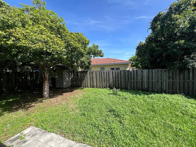 12233 SW 215th Ter — Photo 3