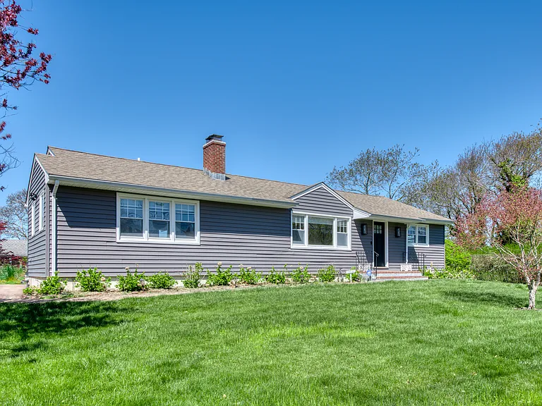 35 Ridge Dr — Photo 1