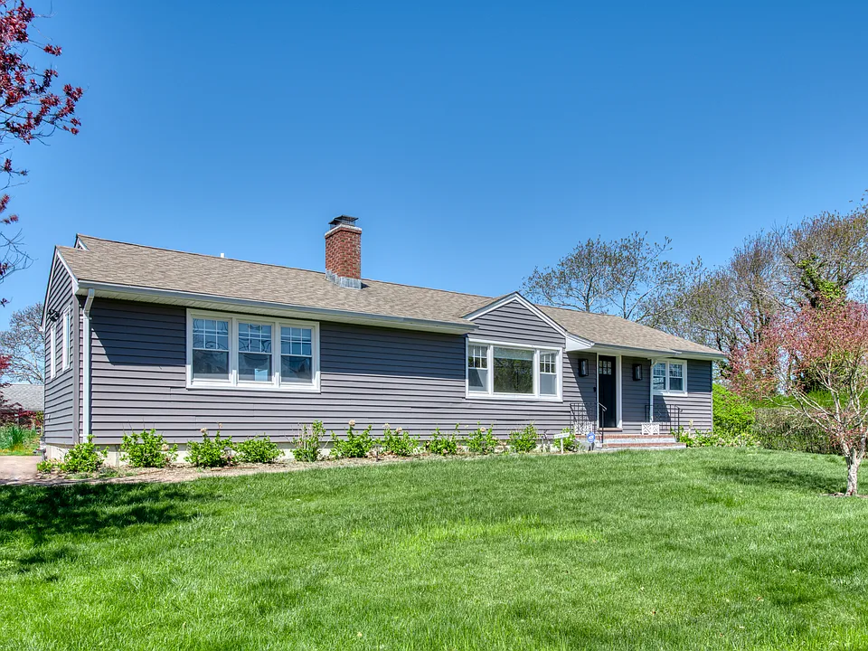 35 Ridge Dr