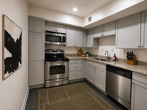 1BR, 1BA, Corner Unit / Kitchen