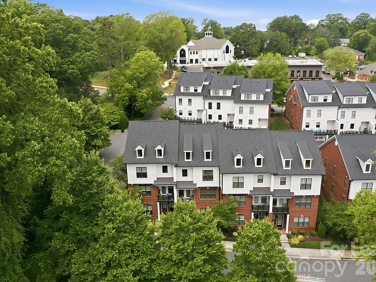 519 Griffith Village Ln — Photo 43