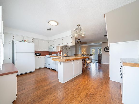 2nd image of 105 Chambers Poin #27