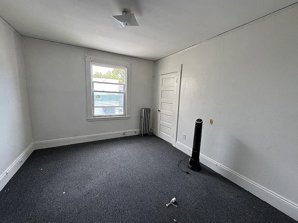 7 Banks St #2R