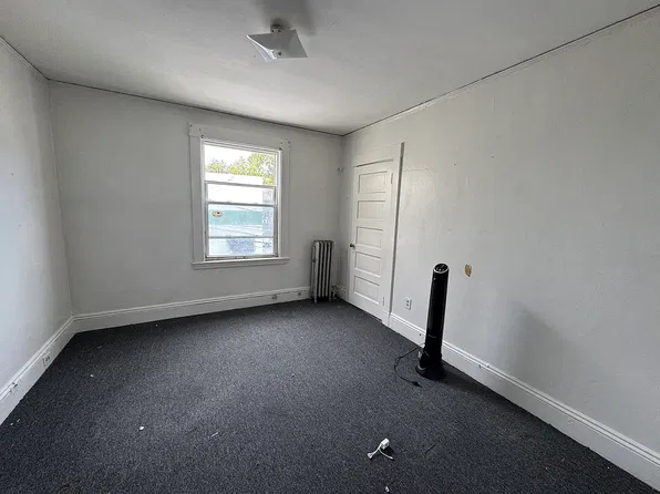 7 Banks St #2R, Waltham, MA 02451