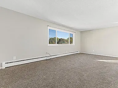 1089 York Ave — Photo 3