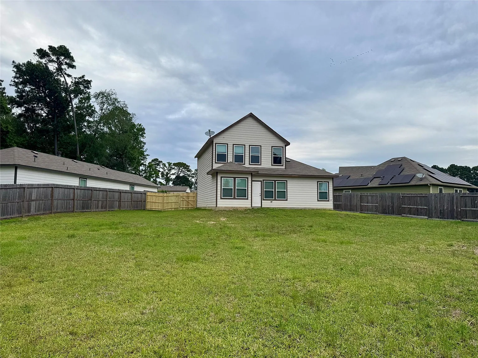 4 bed, 2.5 bath, 1905 sqft, $2,100 — Photo 3
