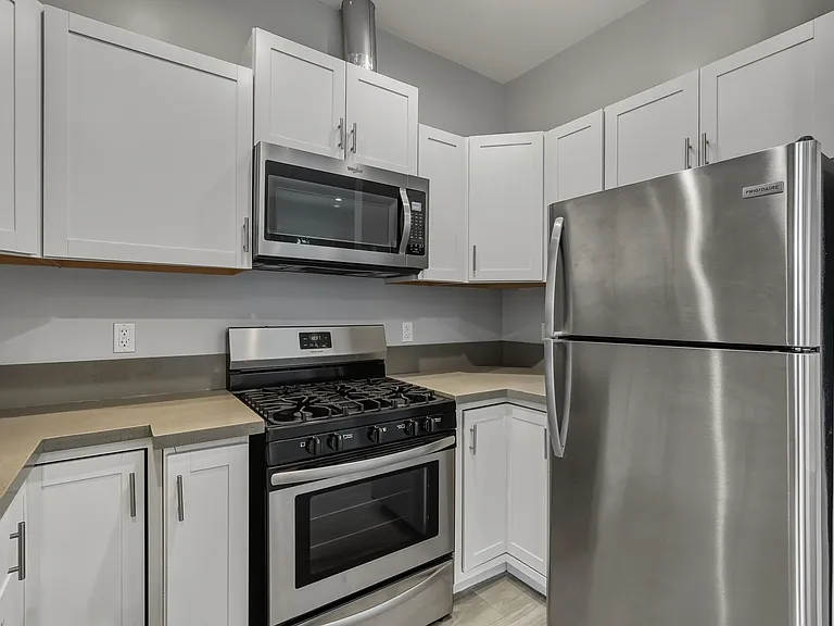 6015 Encino Ave — Photo 6