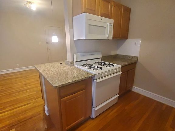 3rd image of 21-47 27th St #C3
