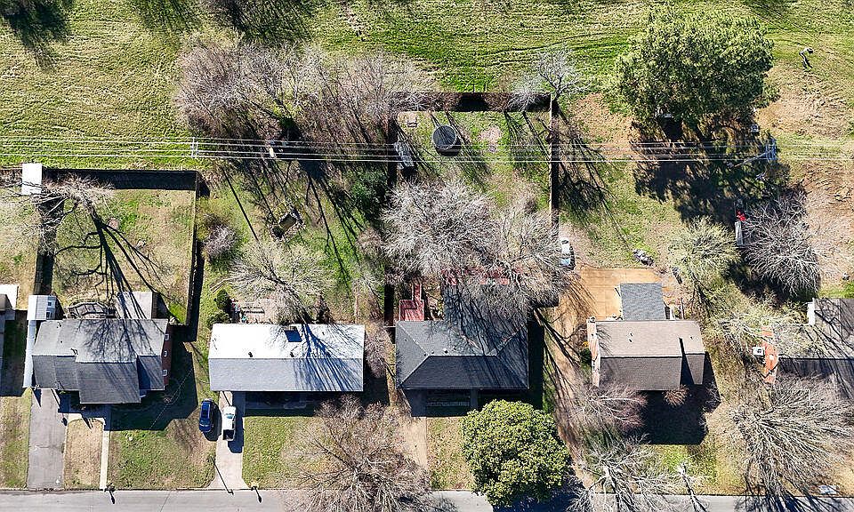 1st image of 403 Fairlane Dr