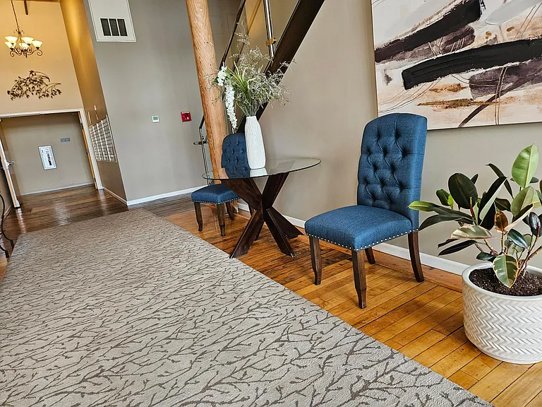 Victoria Riverside Townhouse Lofts — Photo 30
