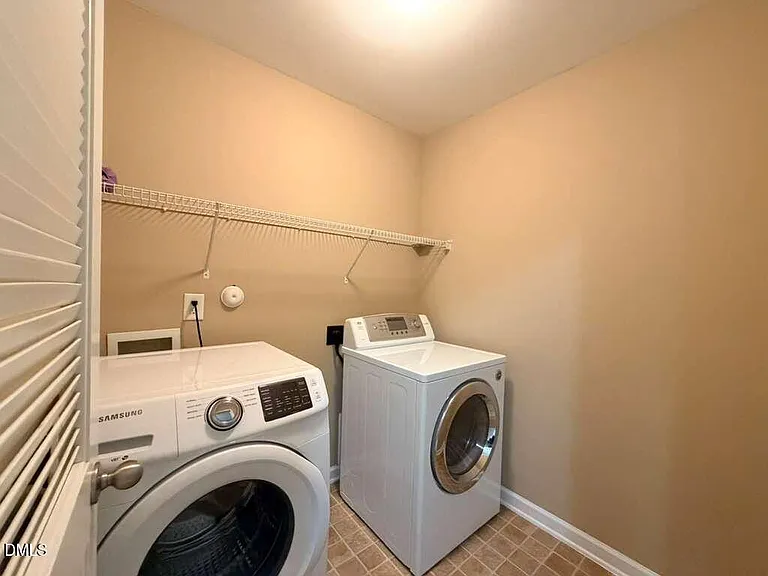 1061 Remington Oaks Cir — Photo 24