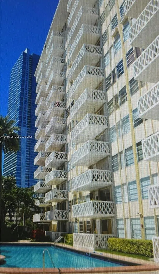 1430 Brickell Bay Dr — Photo 4