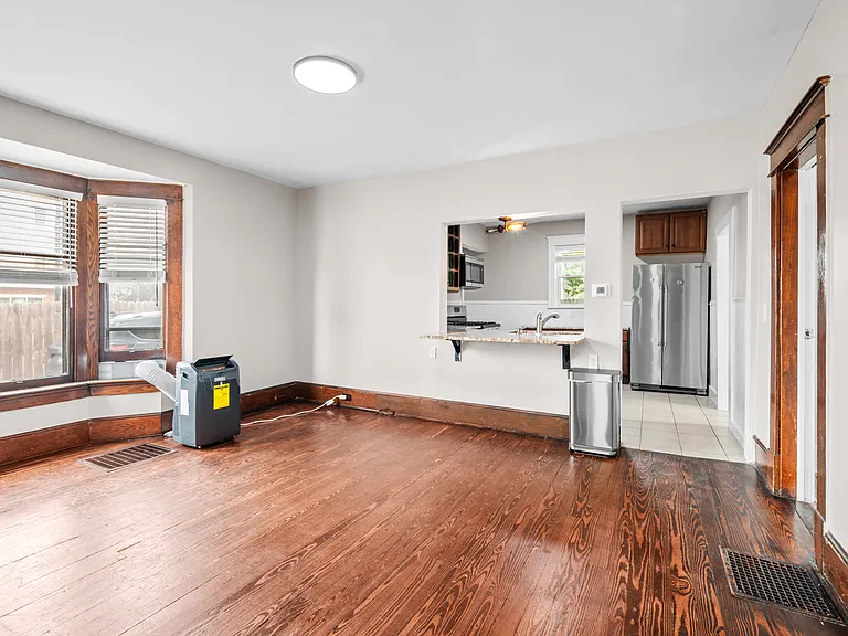 443 Hall St SE — Photo 6