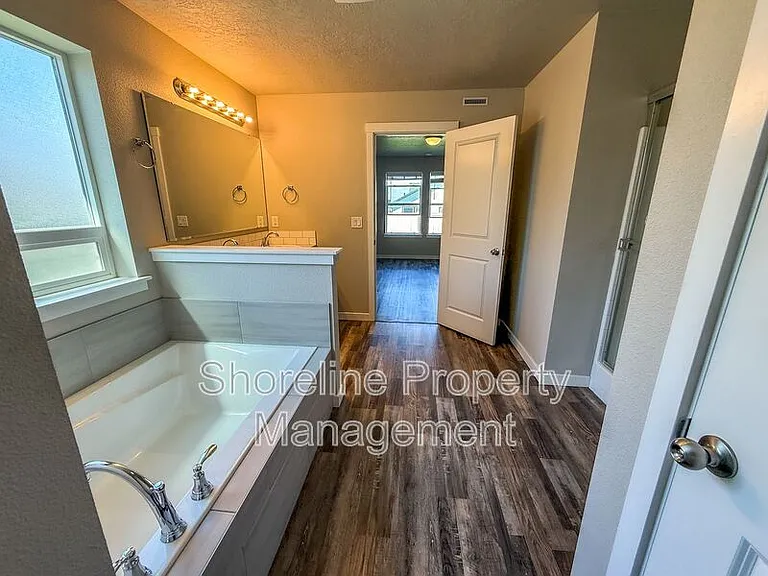 19304 Geneva Way — Photo 31
