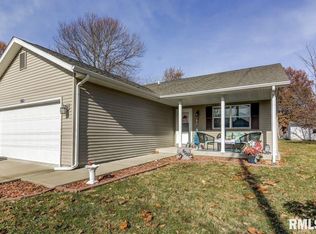 809 Lincoln St, Pawnee, IL 62558