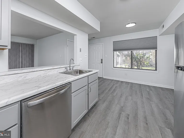 1309 Roberts Way — Photo 6