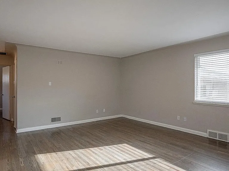 1381 S Grant St — Photo 7