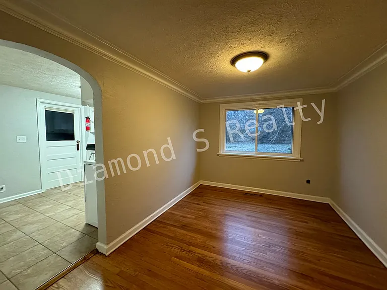 3435 S Sulgrove Ave — Photo 5