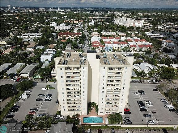 3rd image of 900 NE 18th Ave APT 102