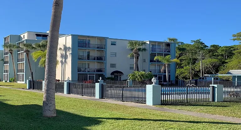 Pelican Bay Apartments — Photo 1