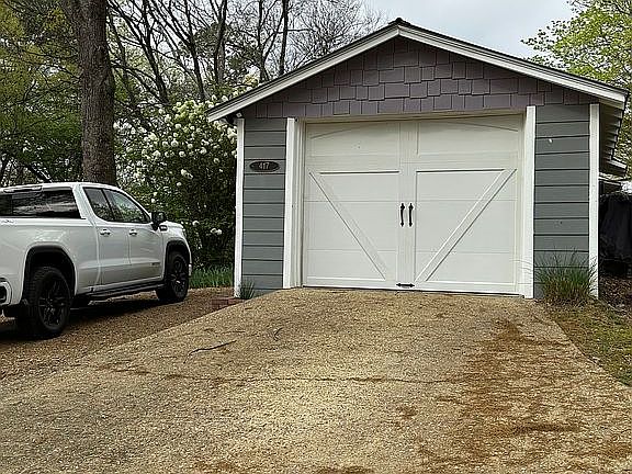 4th image of 417 Jadie Ln