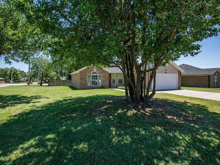610 Maplewood Dr — Photo 19