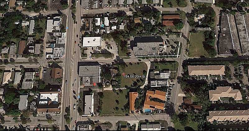 1st image of 704 SE 20th St