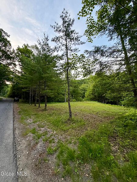 5th image of 422 Old Peck Hill Road