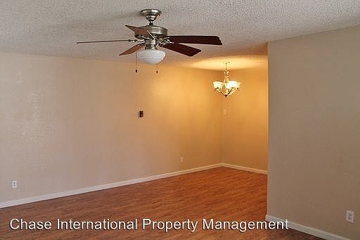 5th image of 631 Oakwood Dr