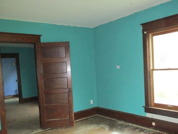 3rd image of 528 E Main St