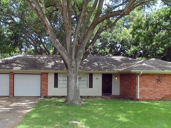 Front of home. Home close to WCJC, shopping, chriches etc.
