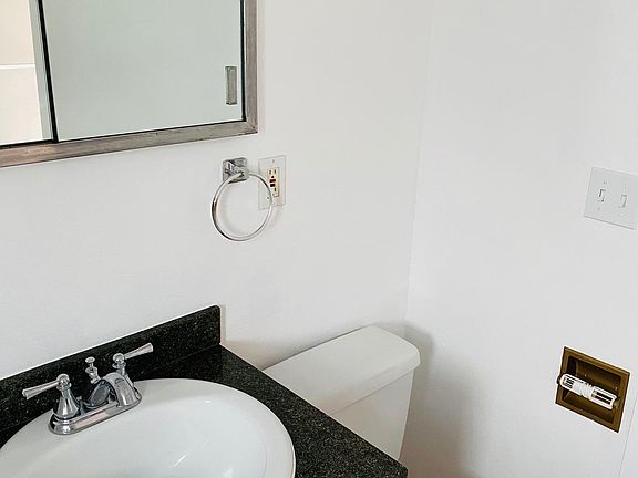 4th image of 1226 Taylor Ave N #6