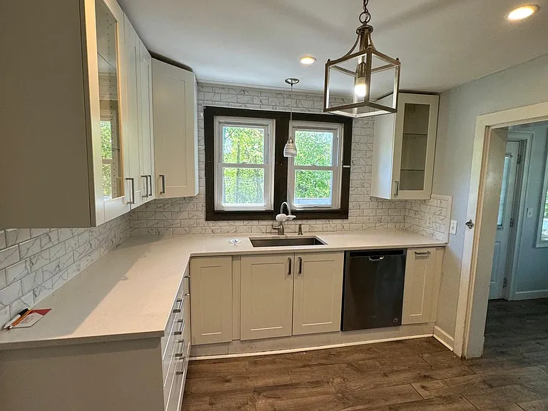 44 Tuttle Pl — Photo 10