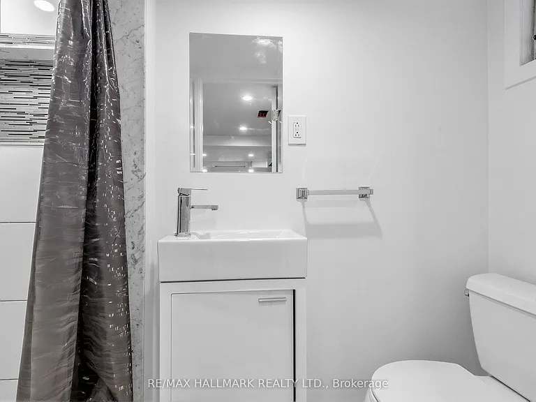 10 Hartley Ave #BASEMENT — Photo 18