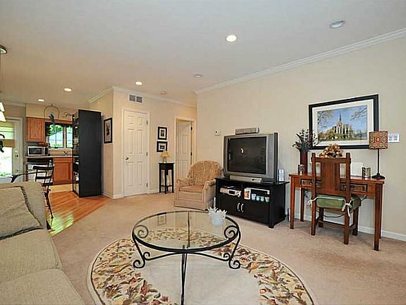 2nd image of 109 Banksville Pl