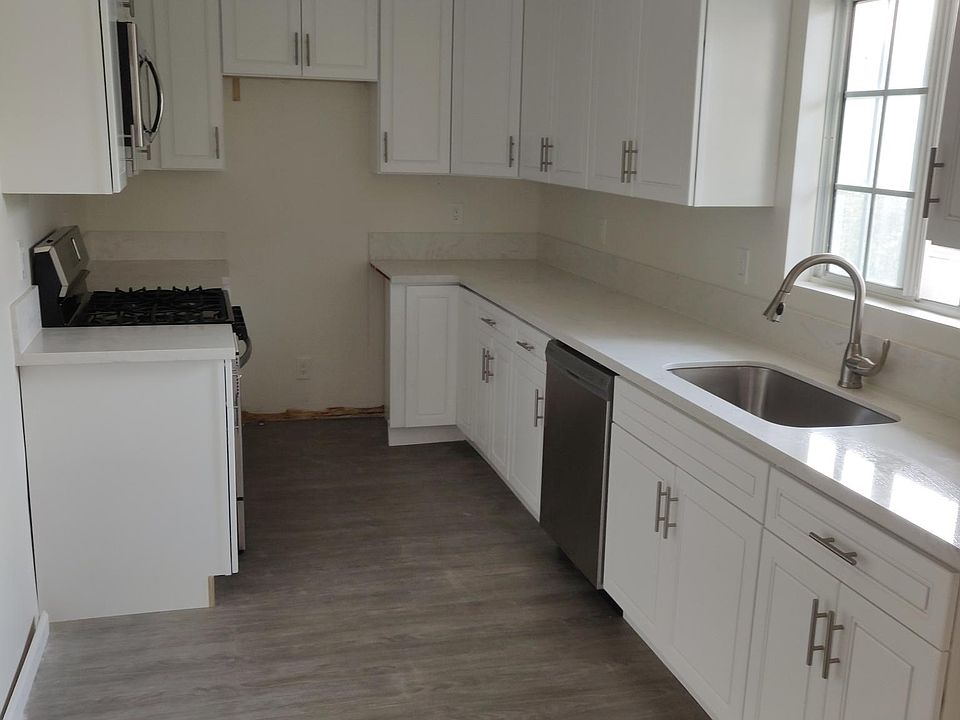 1st image of 1718 E Mariposa Ave APT B