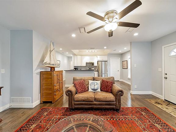 5th image of 6433 Calmont Ave