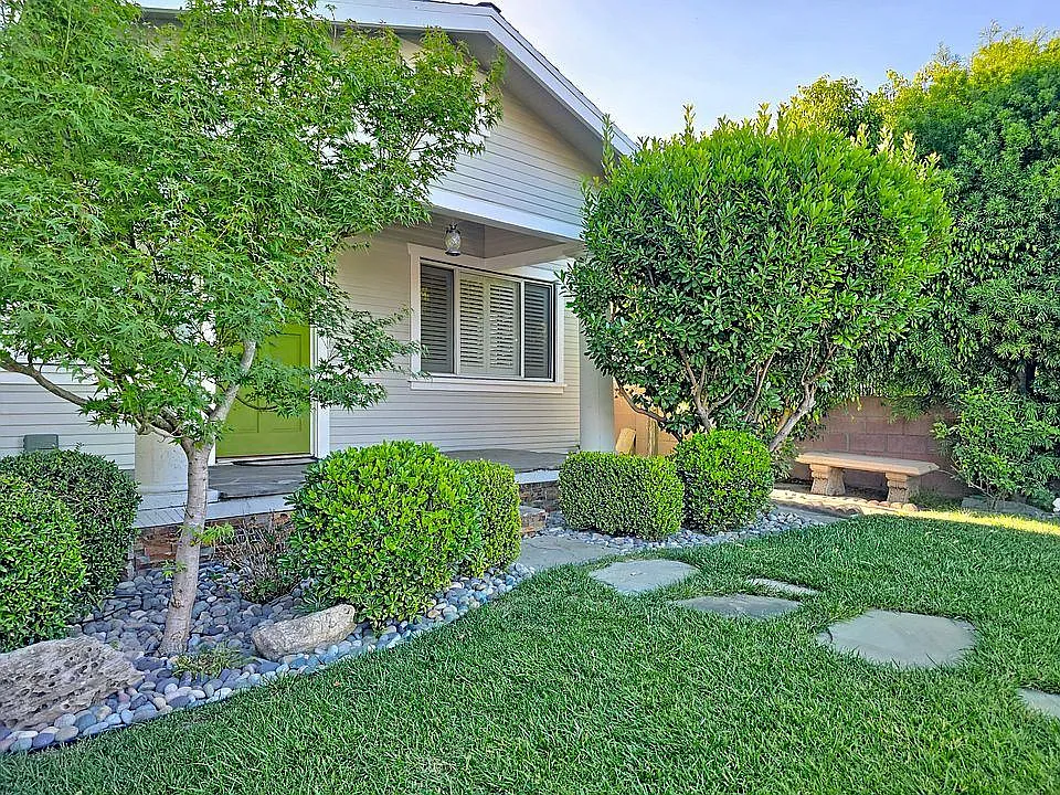 3 bed, 950 sqft, $3,595 — Photo 2