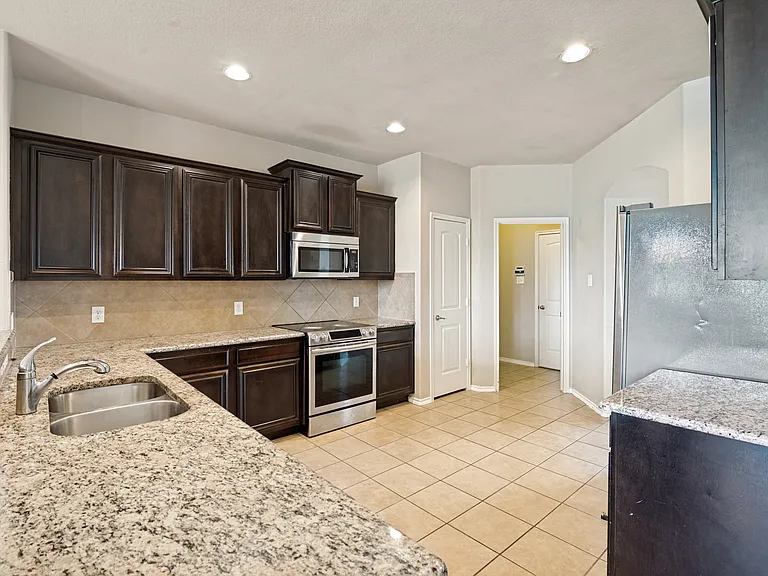 1305 Lone Pine Dr — Photo 8