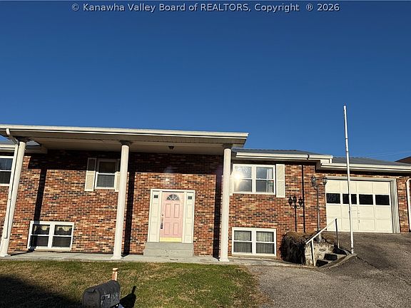 2nd image of 40 Hickory Ln