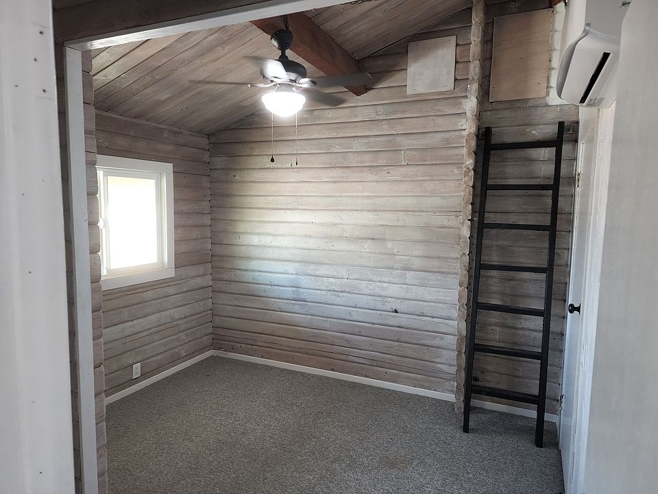 bedroom w/loft