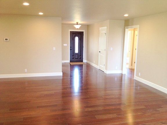 4th image of 1141 SE Sentry Dr