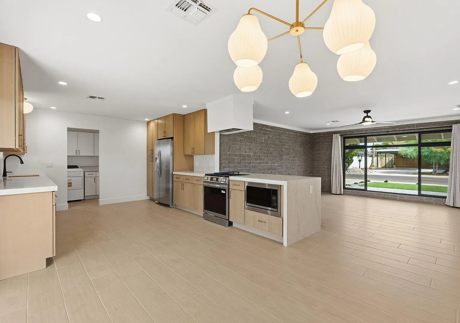 3 bed, 2.0 bath, 1850 sqft, $4,250 — Photo 1
