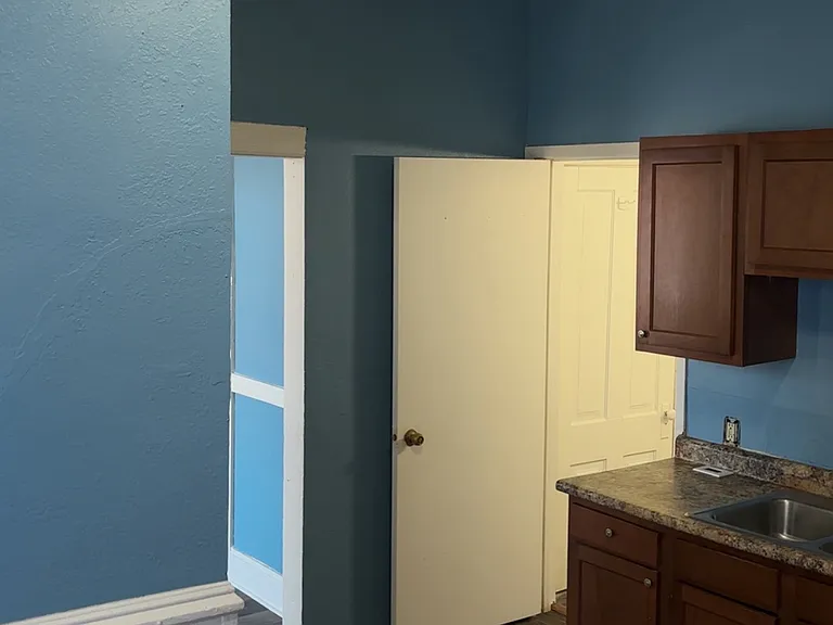 1137 Edgerton St — Photo 10